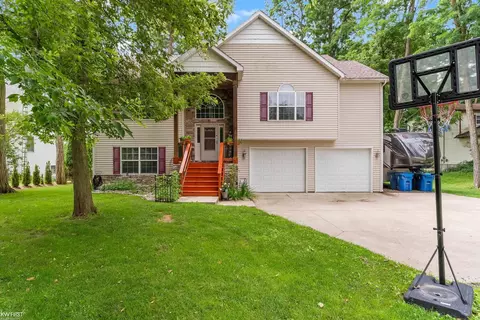 1539 W Rolston, Linden, MI 48451