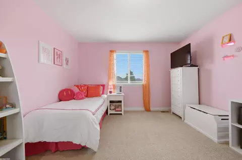 Bedroom - 55300 Azinger, Macomb, MI 48042 photo 3 of 8