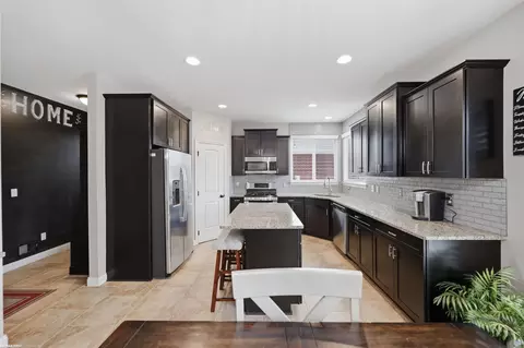 Kitchen - 55300 Azinger, Macomb, MI 48042 photo 2 of 7
