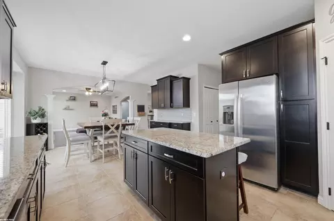 Kitchen - 55300 Azinger, Macomb, MI 48042 photo 6 of 7