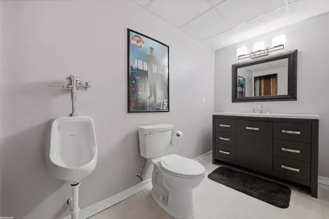 Bath - 55300 Azinger, Macomb, MI 48042 photo 7 of 7