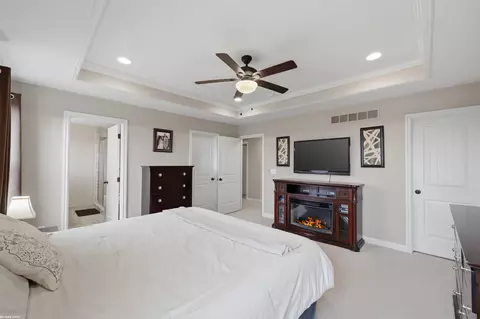 Bedroom - 55300 Azinger, Macomb, MI 48042 photo 2 of 8