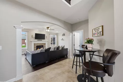 Entry Way - 55300 Azinger, Macomb, MI 48042 photo 3 of 6