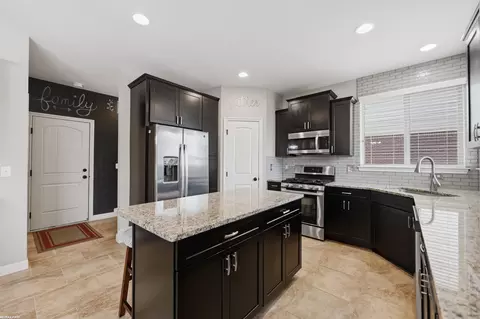 Kitchen - 55300 Azinger, Macomb, MI 48042 photo 1 of 7