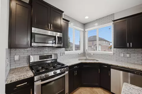 Kitchen - 55300 Azinger, Macomb, MI 48042 photo 4 of 7