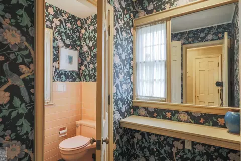 Bath - 1024 Buckingham, Grosse Pointe Park, MI 48230 photo 1 of 4