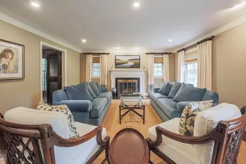 Living - 1024 Buckingham, Grosse Pointe Park, MI 48230 photo 2 of 7