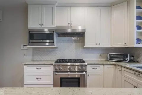 Kitchen - 1024 Buckingham, Grosse Pointe Park, MI 48230 photo 4 of 5