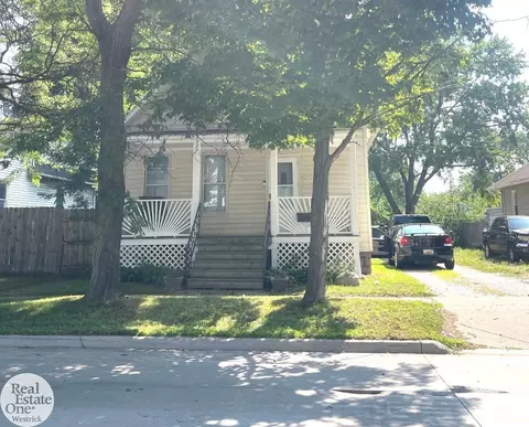 1914 16th, Port Huron, MI 48060