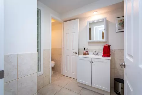 Bath - 45559 Rathmore, Macomb, MI 48044 photo 6 of 8
