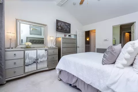 Bedroom - 45559 Rathmore, Macomb, MI 48044 photo 3 of 5