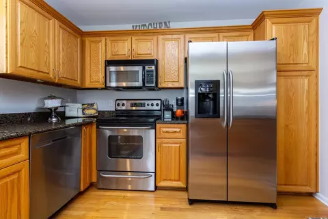 Kitchen - 45559 Rathmore, Macomb, MI 48044 photo 4 of 4