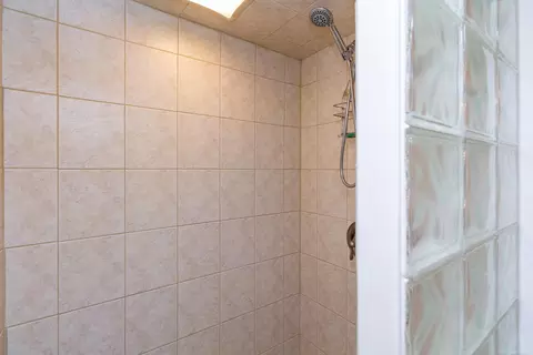 Bath - 45559 Rathmore, Macomb, MI 48044 photo 8 of 8