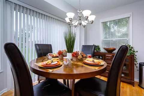 Dining - 45559 Rathmore, Macomb, MI 48044 photo 2 of 2
