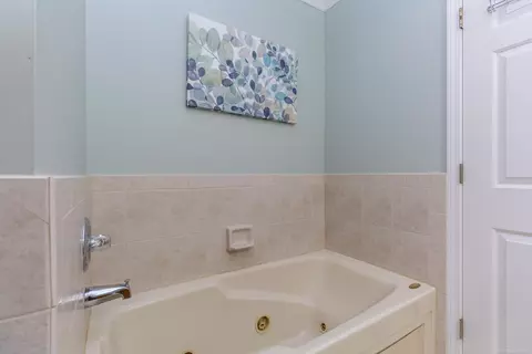 Bath - 45559 Rathmore, Macomb, MI 48044 photo 2 of 8
