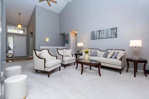 Living - 45559 Rathmore, Macomb, MI 48044 photo 4 of 6