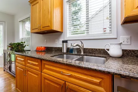 Kitchen - 45559 Rathmore, Macomb, MI 48044 photo 3 of 4
