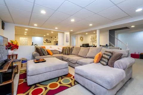 Living - 45559 Rathmore, Macomb, MI 48044 photo 6 of 6