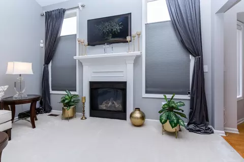 Living - 45559 Rathmore, Macomb, MI 48044 photo 3 of 6