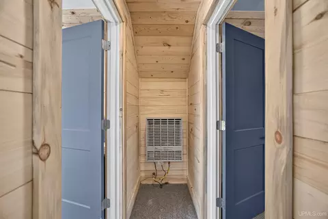 Entry Way - 9802 Us41, Mohawk, MI 49950 photo 4 of 5