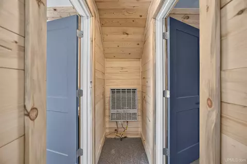 Entry Way - 9802 Us41, Mohawk, MI 49950 photo 4 of 8