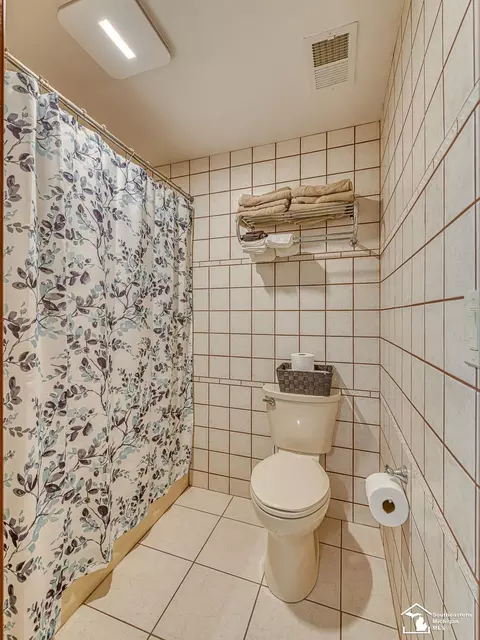 Bath - 14998 Kay, Monroe, MI 48161 photo 1 of 2