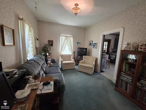 Living - 709 Lee, Owosso, MI 48867 photo 2 of 2