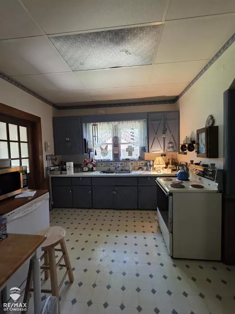 Kitchen - 709 Lee, Owosso, MI 48867 photo 2 of 2