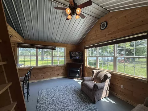 Living - 504 Hilo, Gladwin, MI 48624 photo 4 of 7