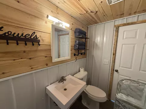Bath - 504 Hilo, Gladwin, MI 48624 photo 2 of 3