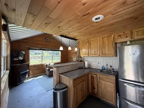 Kitchen - 504 Hilo, Gladwin, MI 48624 photo 4 of 6