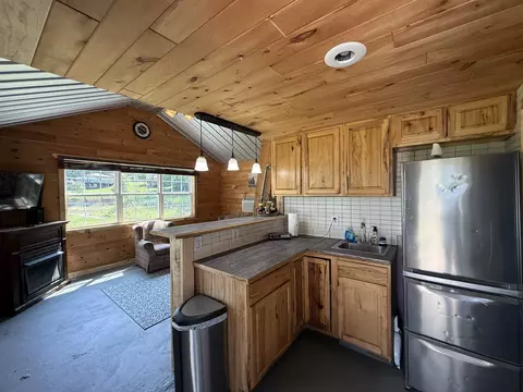 Kitchen - 504 Hilo, Gladwin, MI 48624 photo 5 of 6