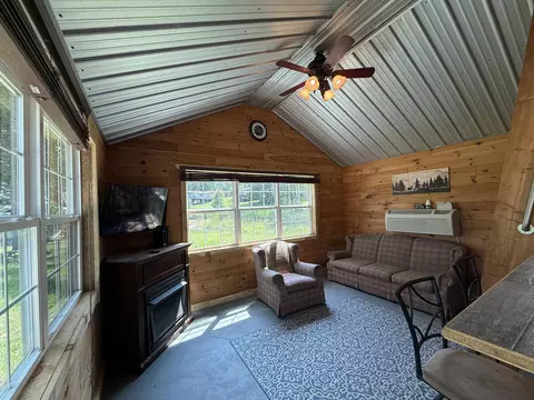 Living - 504 Hilo, Gladwin, MI 48624 photo 5 of 7
