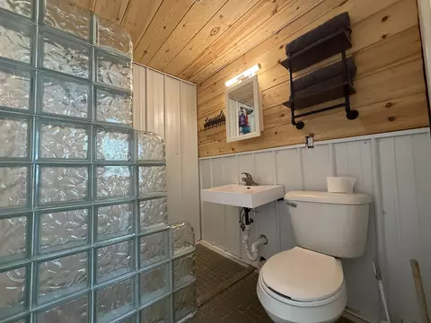 Bath - 504 Hilo, Gladwin, MI 48624 photo 1 of 3