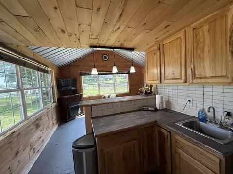 Kitchen - 504 Hilo, Gladwin, MI 48624 photo 6 of 6
