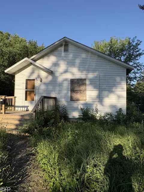2414 Hazelwood, Saginaw, MI 48601
