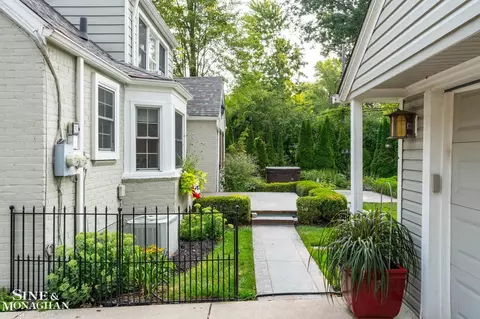 Exterior - 1575 Ford, Grosse Pointe Woods, MI 48236 photo 7 of 11