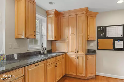 Kitchen - 1575 Ford, Grosse Pointe Woods, MI 48236 photo 4 of 6
