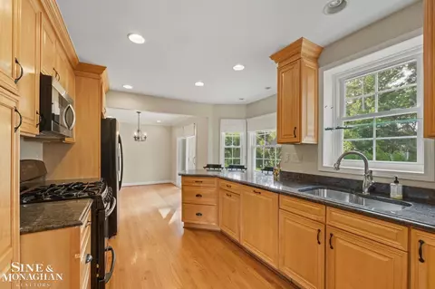 Kitchen - 1575 Ford, Grosse Pointe Woods, MI 48236 photo 5 of 6