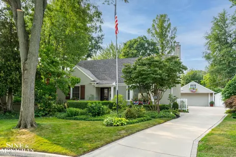Exterior - 1575 Ford, Grosse Pointe Woods, MI 48236 photo 8 of 11