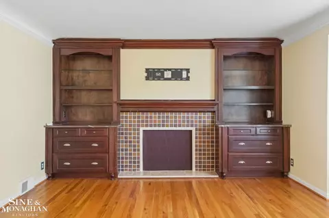 Living - 1575 Ford, Grosse Pointe Woods, MI 48236 photo 3 of 5