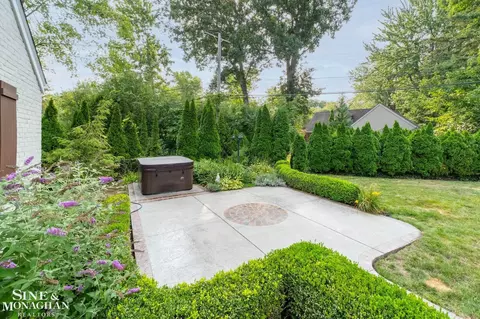 Exterior - 1575 Ford, Grosse Pointe Woods, MI 48236 photo 4 of 11