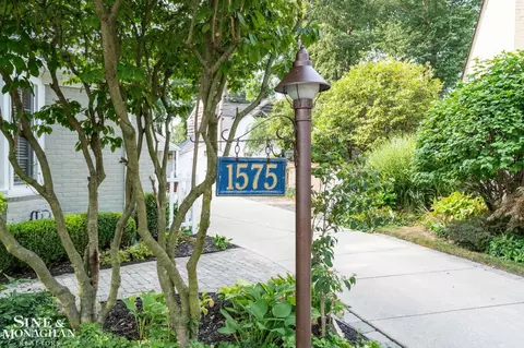 Exterior - 1575 Ford, Grosse Pointe Woods, MI 48236 photo 9 of 11