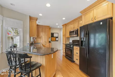 Kitchen - 1575 Ford, Grosse Pointe Woods, MI 48236 photo 2 of 6