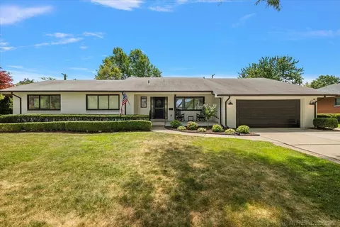 15 S Edgewood, Grosse Pointe Shores, MI 48236