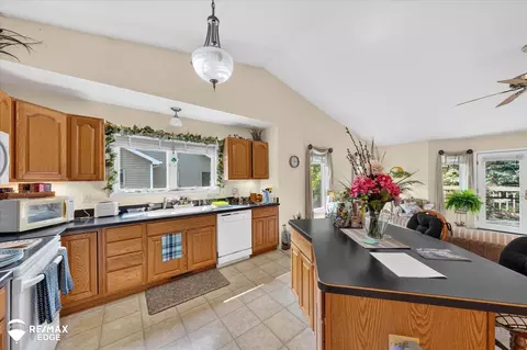 Kitchen - 1137 Jenna, Davison, MI 48423 photo 3 of 4