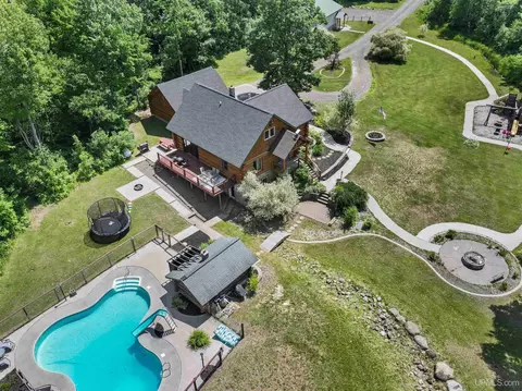 25160 Upper Point Mls, Hancock, MI 49930