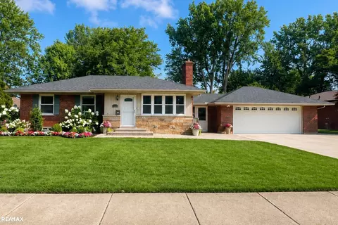 22231 Grossedale, Saint Clair Shores, MI 48082