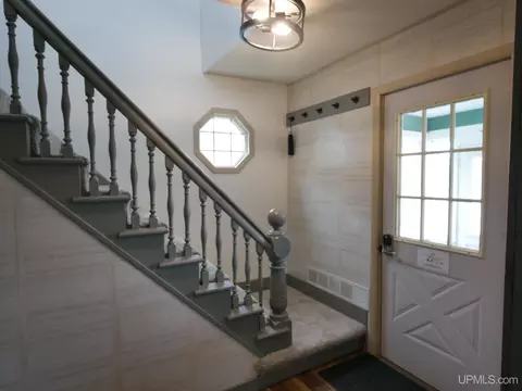 Entry Way - 20888 3rd, Hancock, MI 49930 photo 1 of 8