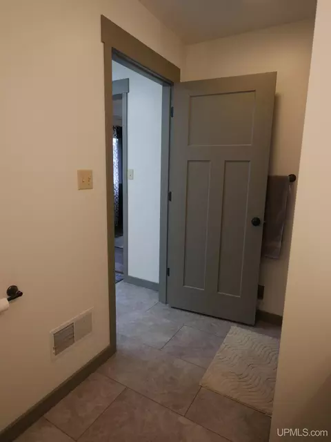 Bath - 20888 3rd, Hancock, MI 49930 photo 3 of 5